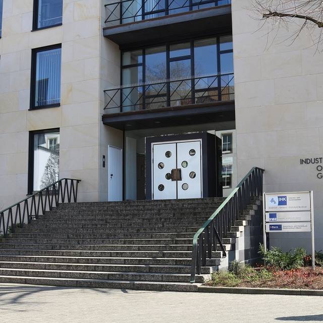 Der Eingang der Industrie- und Handelskammer Osnabrück, Emsland, Grafschaft Bentheim mit dem Treppenaufgang