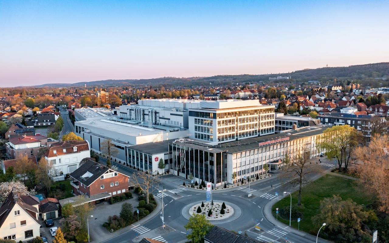 Das Foto zeigt den Sitz der Firma Windmöller und Hölscher in Lengerich.