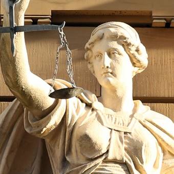 Statue der römischen Göttin Justitia