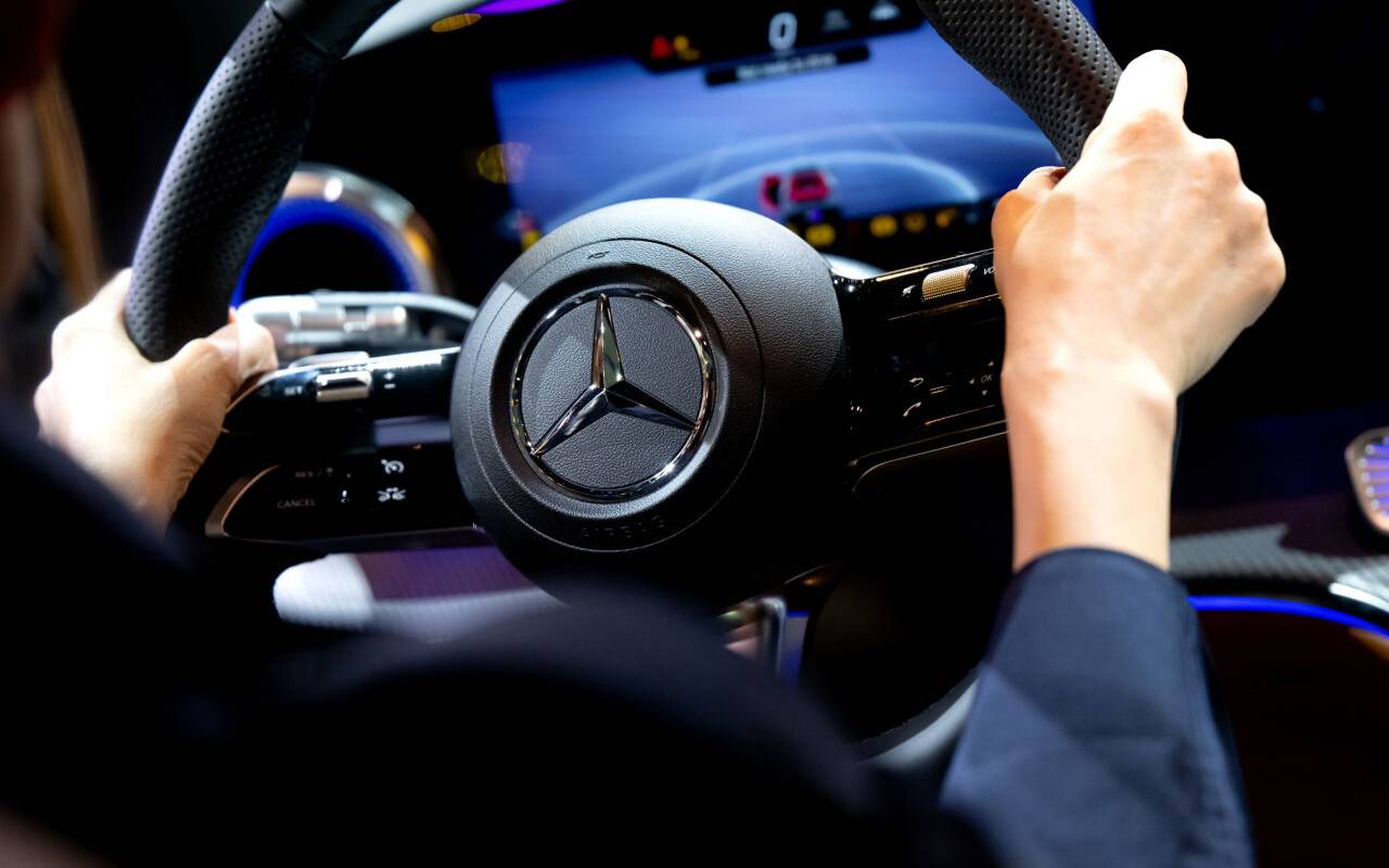 Der Blick auf das Cockpit in einem neuen Mercedes