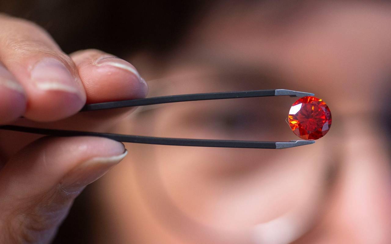 Über den Tod hinaus – Wenn Asche zum Gedenkdiamanten wird