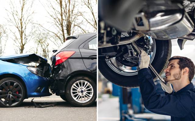 Ein Mann arbeitet an einem Auto in einer Werkstatt. Ein anderes Auto hat einen Unfall.