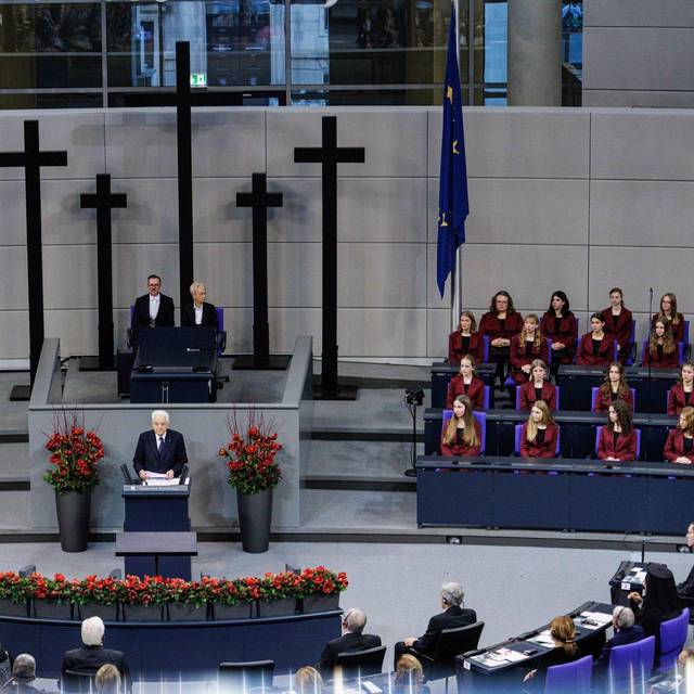 Gedenkveranstaltungen am Volkstrauertag in Berlin - Bundestag