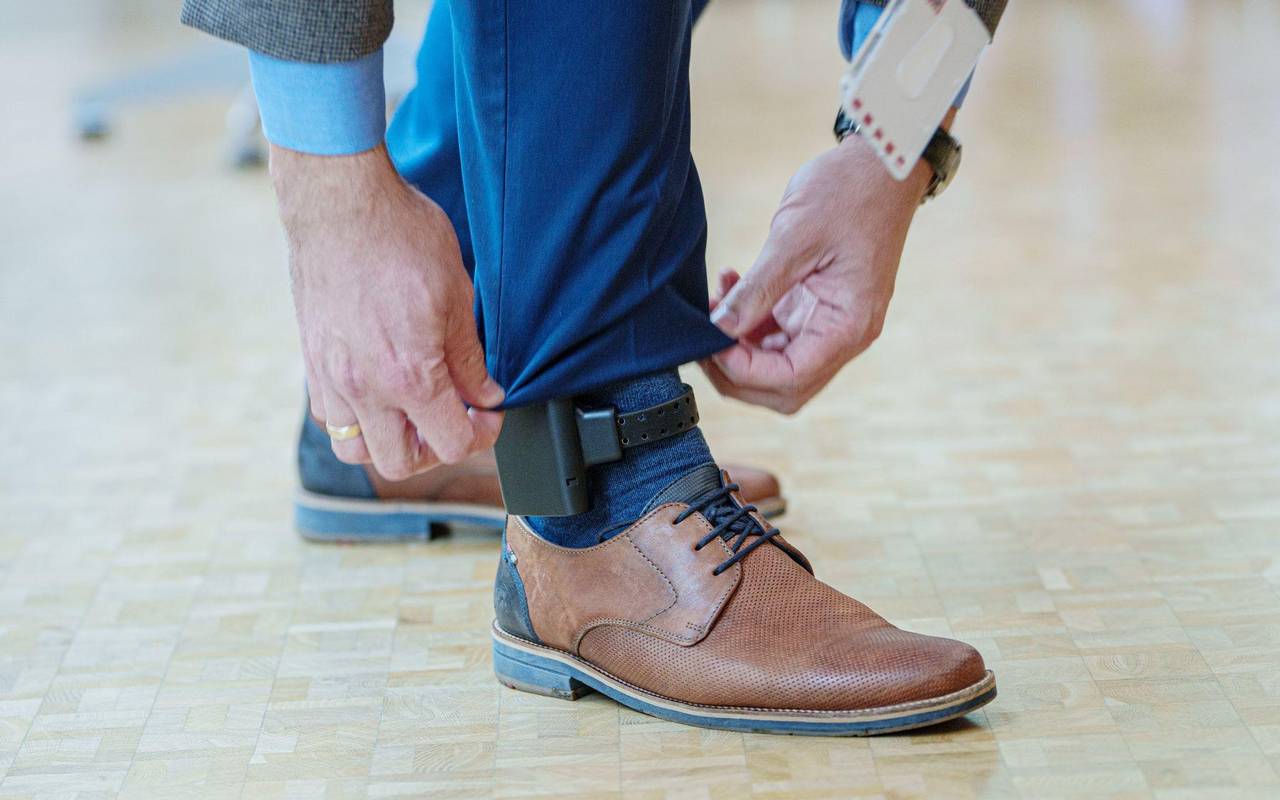 Fußfessel soll Opfer vor häuslicher Gewalt schützen