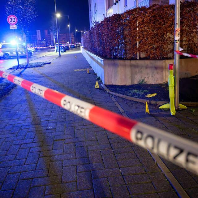 Männer nahe Veranstaltungshalle in Köln angeschossen