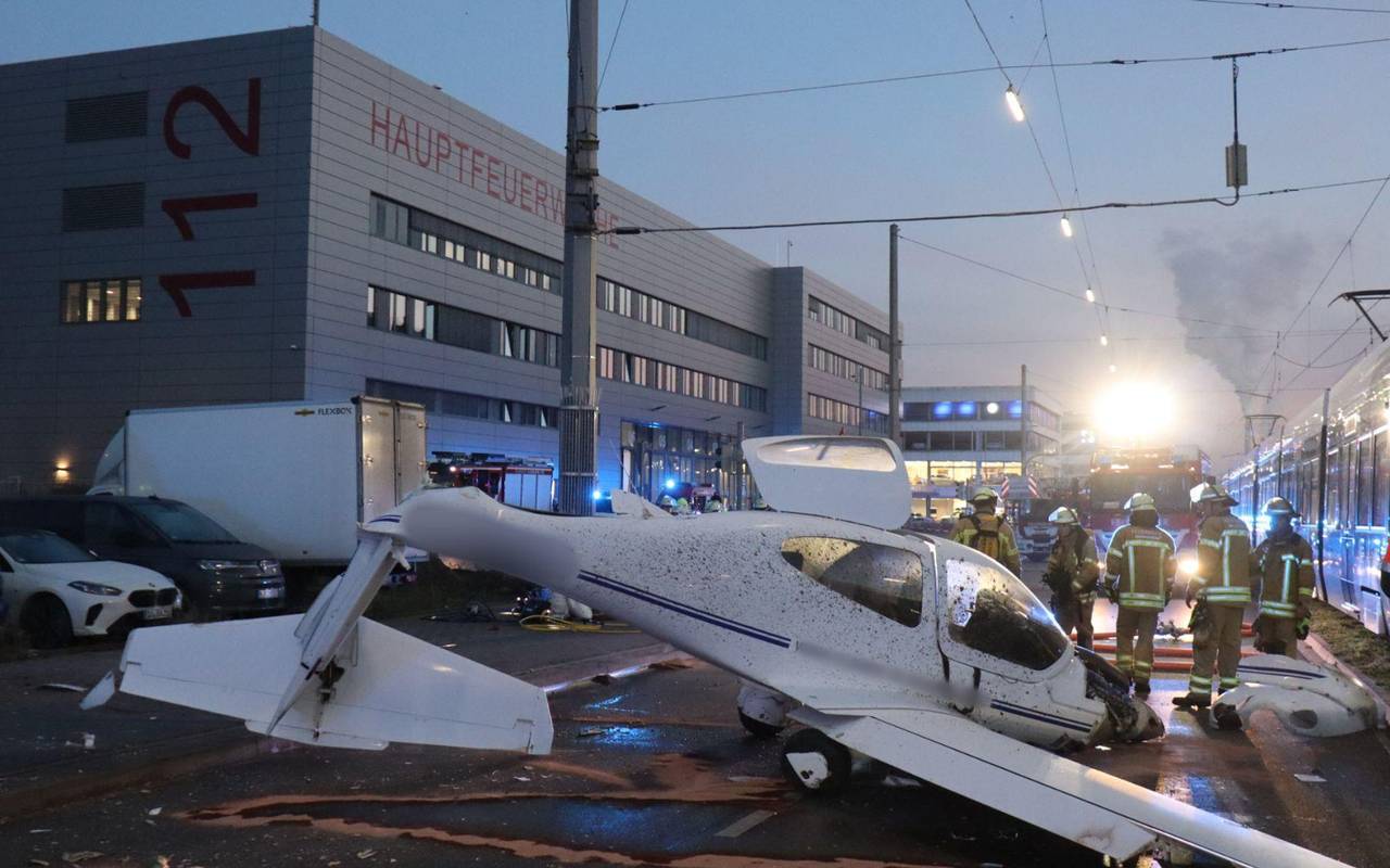 Flugzeug in Stadtgebiet von Mannheim notgelandet
