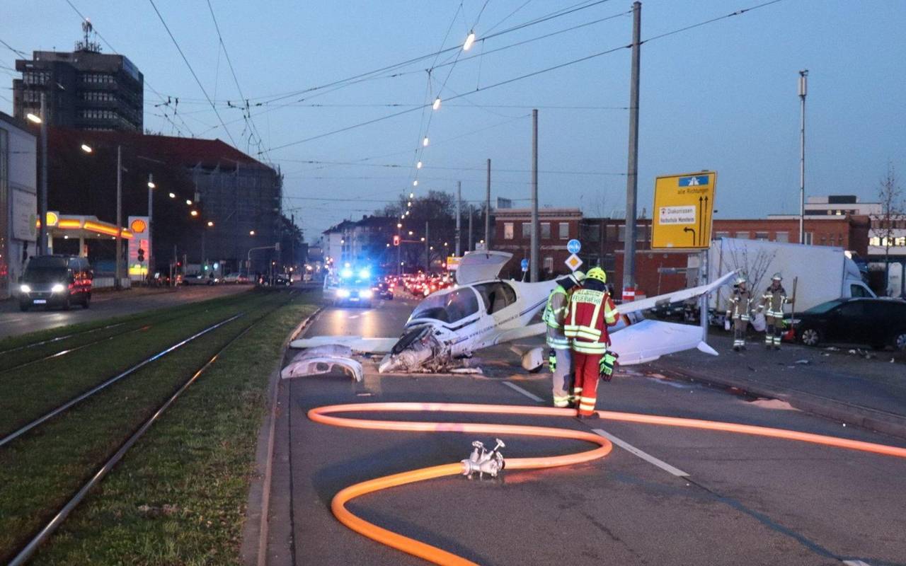 Flugzeug in Stadtgebiet von Mannheim notgelandet