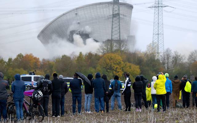 Sprengung der Kühltürme des Kernkraftwerks Gundremmingen