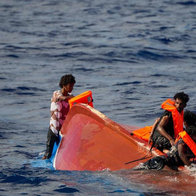 Migranten mit Rettungswesten