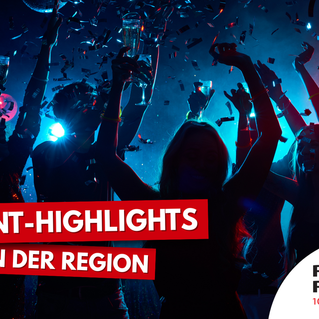 Feiernde Menschen im Dunkeln.