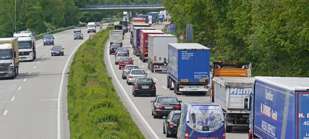 Im Stau ins Wochenende