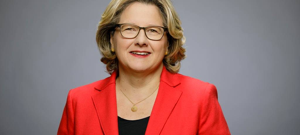 Ministerin Schulze spricht mit Atomkraftgegnern