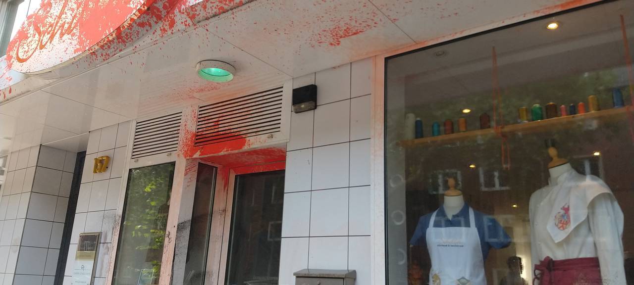 Ratspolitiker verurteilen Farbanschlag auf Laden von AfD-Politiker