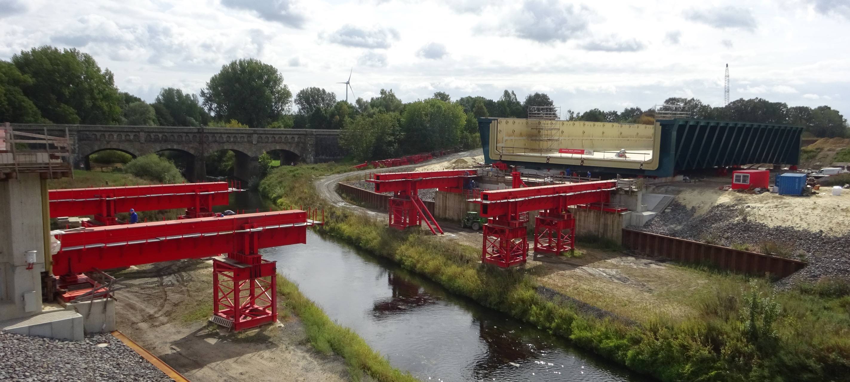 Tonnenschweres Stahlteil für Kanal-Umleitung in Greven