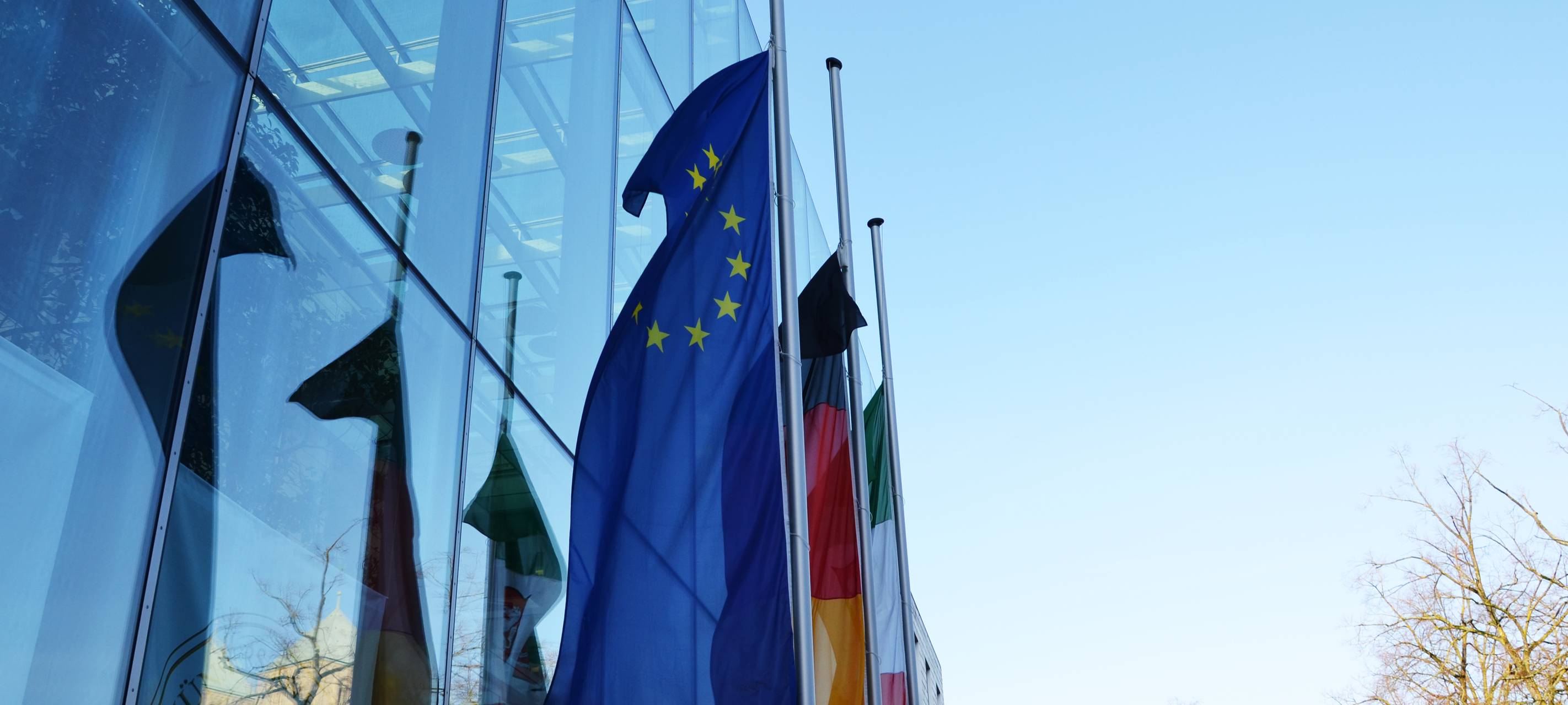 Flaggen auf Halbmast, mehr Schutz für Moscheen