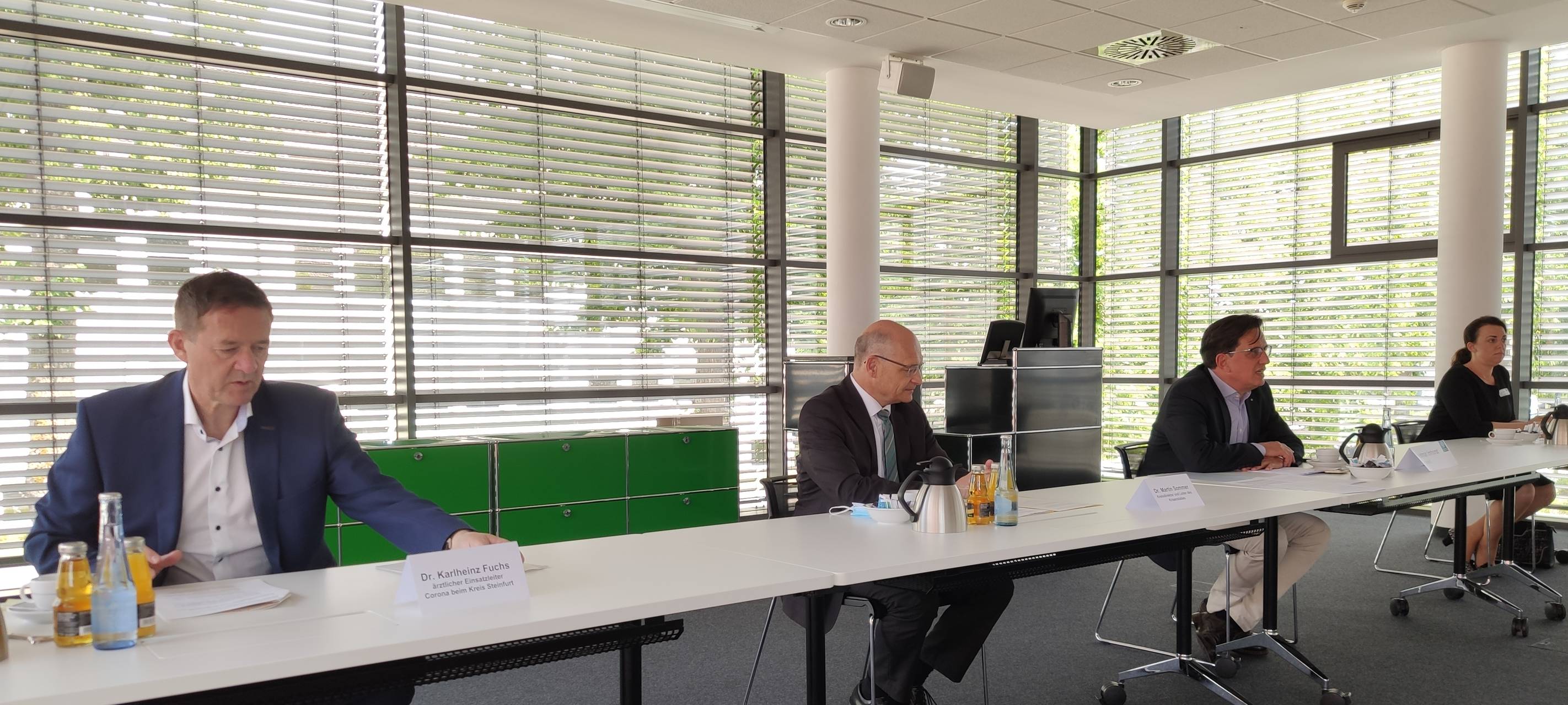 Medienkonferenz im Mathias-Spital mit Dr. Karl-Heinz Fuchs (ärztlicher Einsatzleiter Corona beim Kreis Steinfurt), Dr. Martin Sommer (Kreisdirektor und Leiter des Krisenstabes), Dietmar Imhorst (Vorstand der Stiftung Mathias-Spital) und Dr. Jana Schröder (Chefärztin des Instituts für Krankenhaushygiene und Mikrobiologie der Stiftung Mathias Spital).