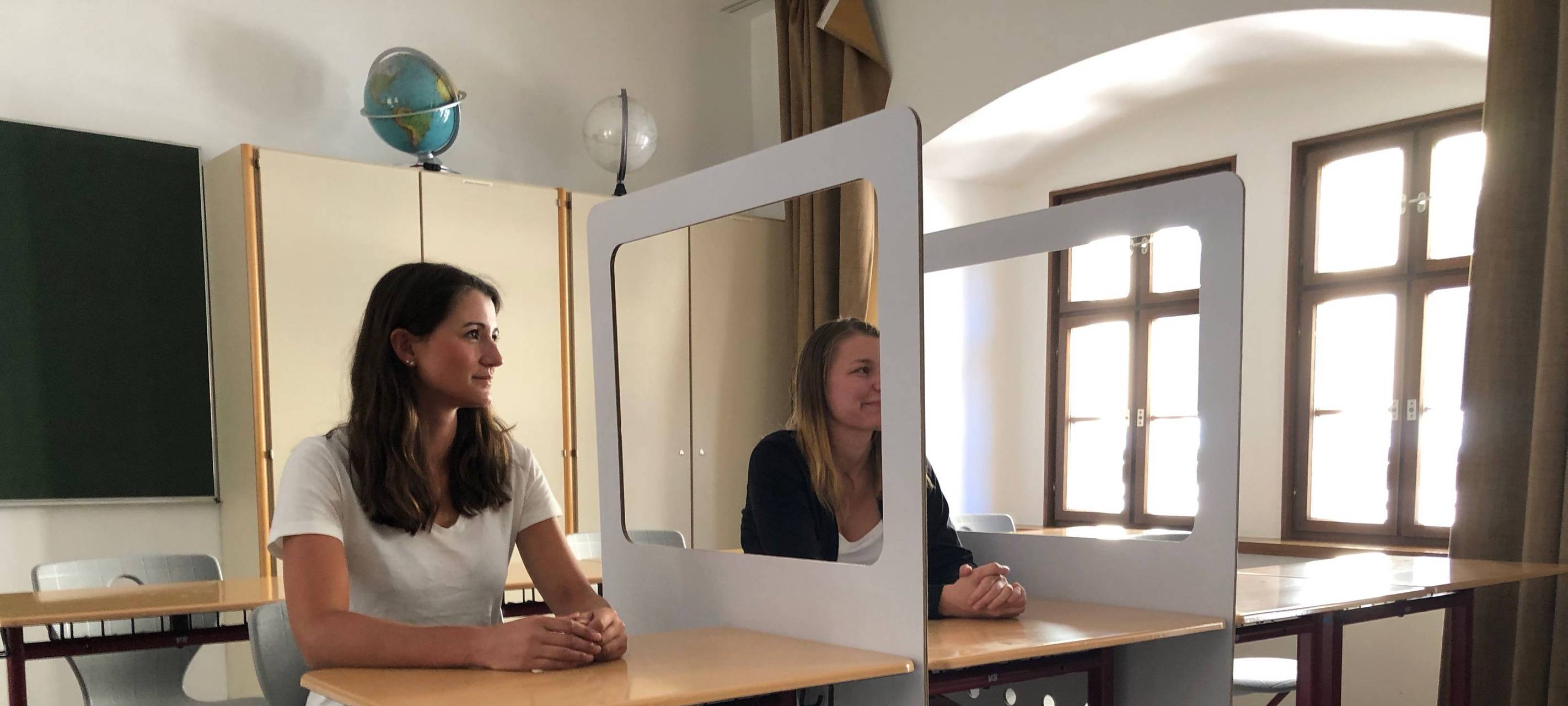 Schumacher Packaging entwickelt recyclebares Trennwandsystem für Unterricht ohne Corona-Schutzmasken