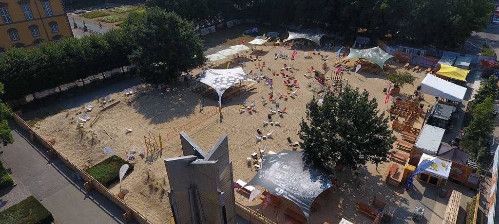"Füße in den Sand"