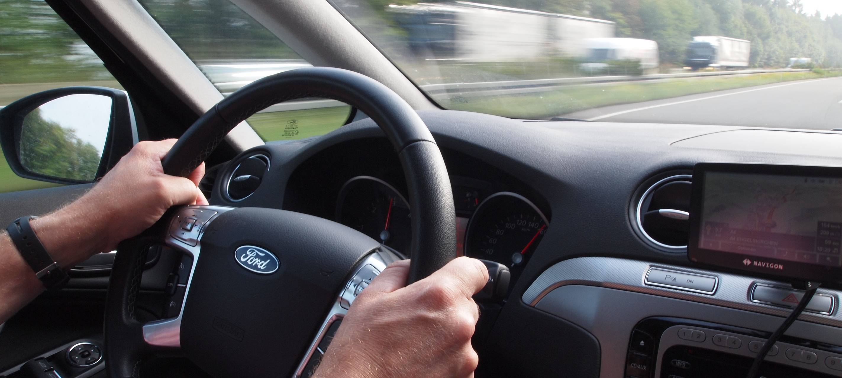 ADAC gibt Tipps: So verhalten sich Autofahrer im Herbst richtig