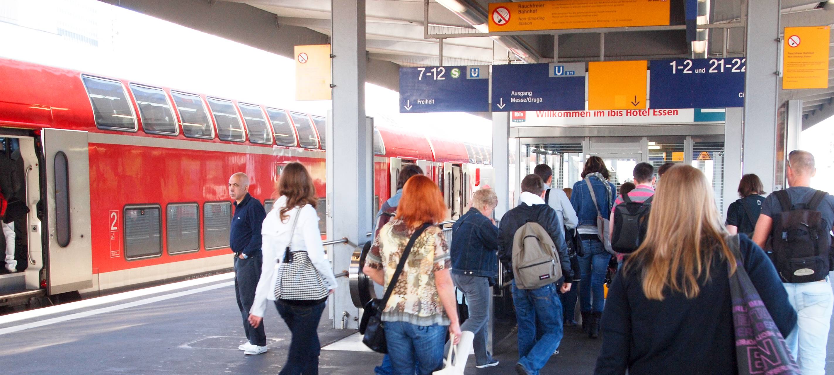 Masken-Kontrollen in Zügen und Bahnhöfen