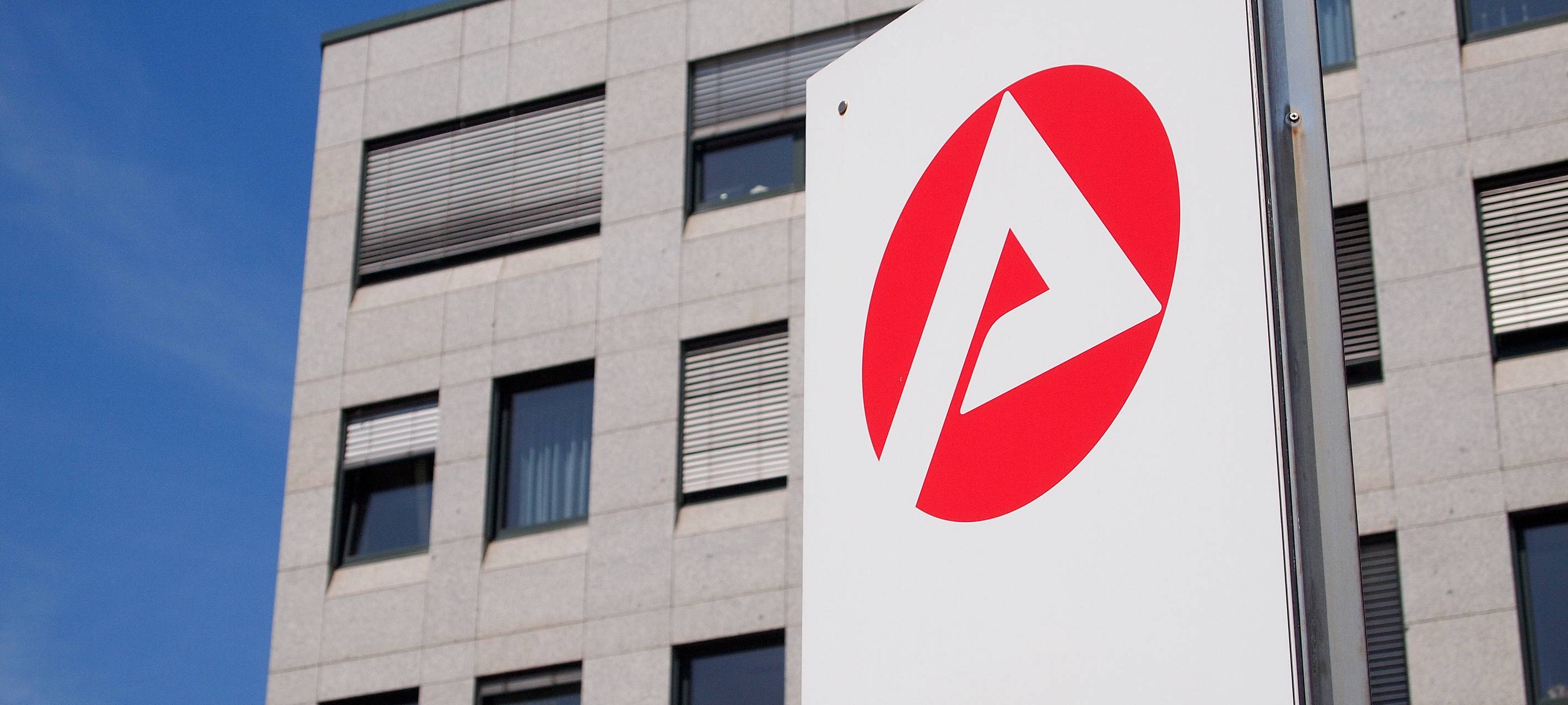 Jedes dritte Unternehmen beantragt Kurzarbeit