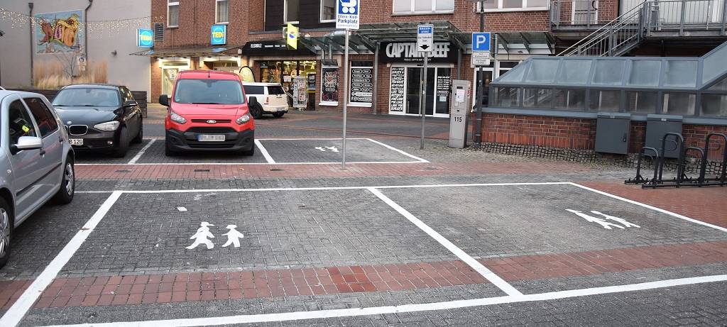 Neue Eltern-Kind-Parkplätze am Neumarkt in Ibbenbüren