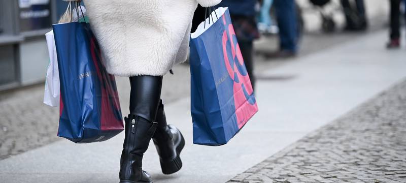 Spar-Weihnachten: Trend zu weniger Geschenken macht Handel Sorgen