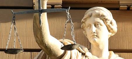 Statue der römischen Göttin Justitia