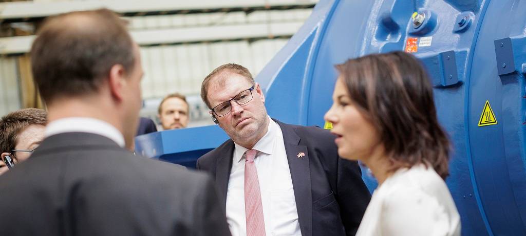 Coße reist mit Außenministerin