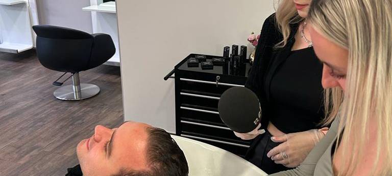 Till tut's und Tanja tut's: Friseur