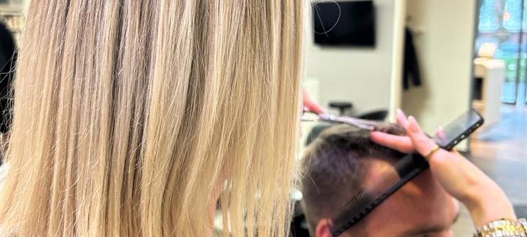 Till tut's und Tanja tut's: Friseur