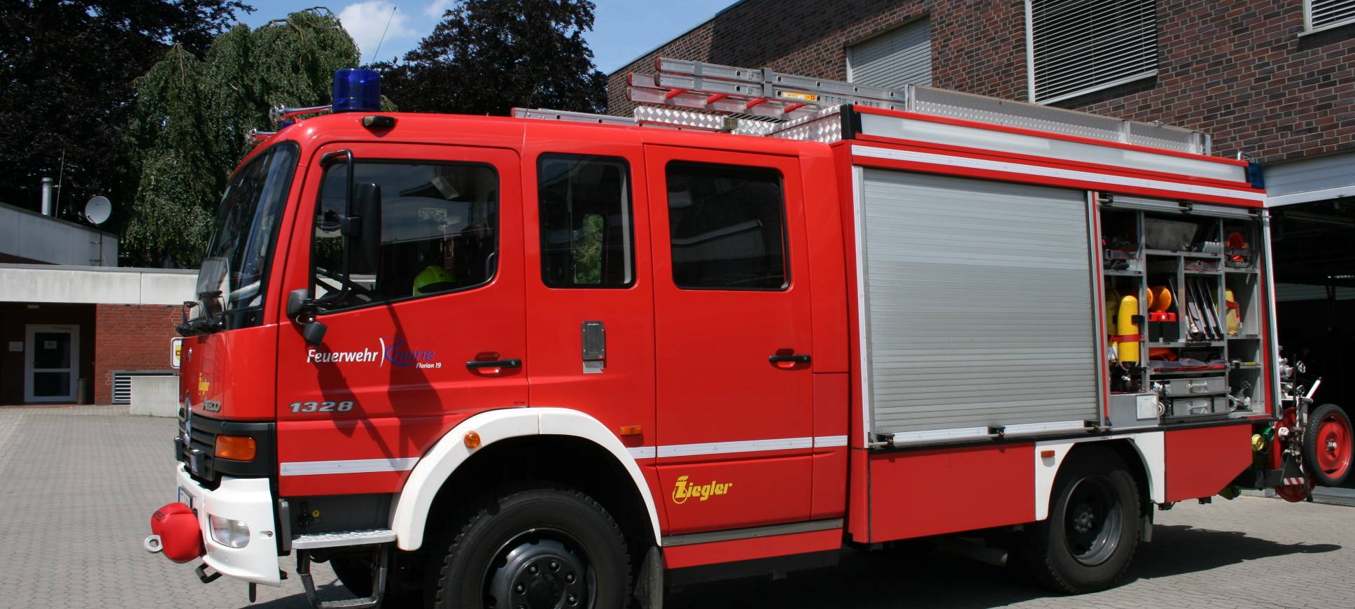 Feuerwehr rettet Hund vor dem Ertrinken