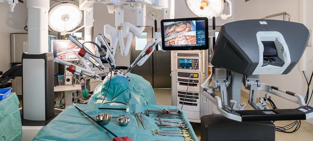 5.000 Roboter-OPs am UKM