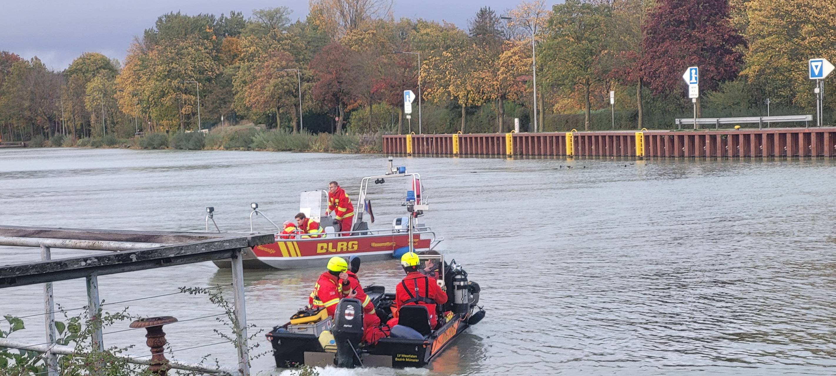 Boote der DLRG im Wasser