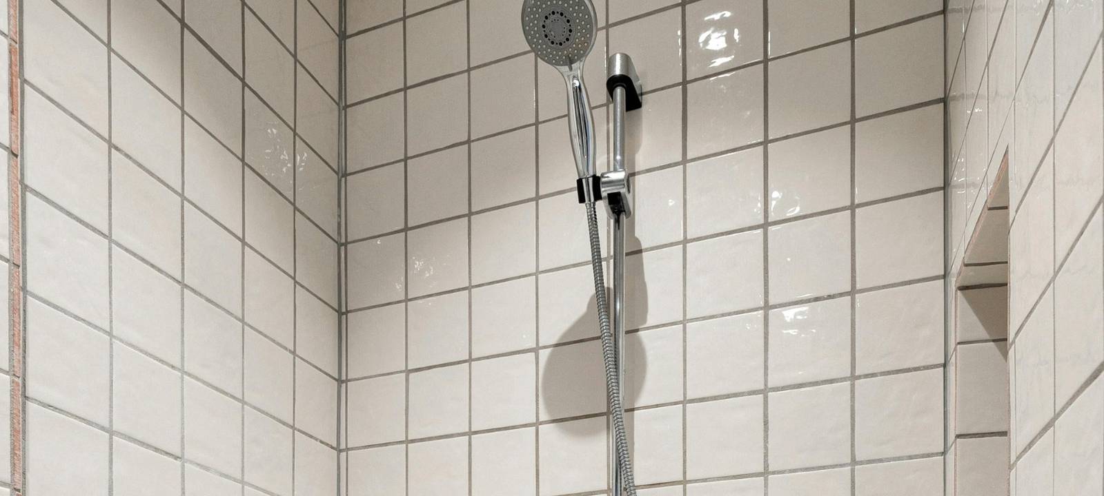 Duschkopf in einer Dusche