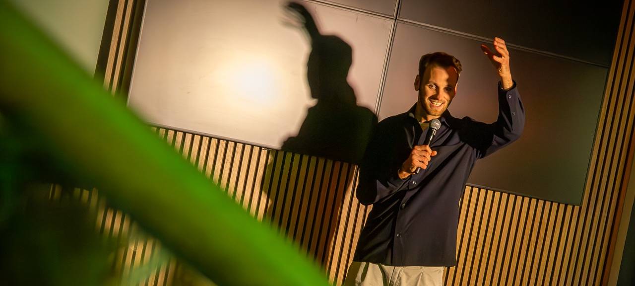 Leon Windscheid – hautnah: Ein unvergesslicher Abend für Aktion Lichtblicke