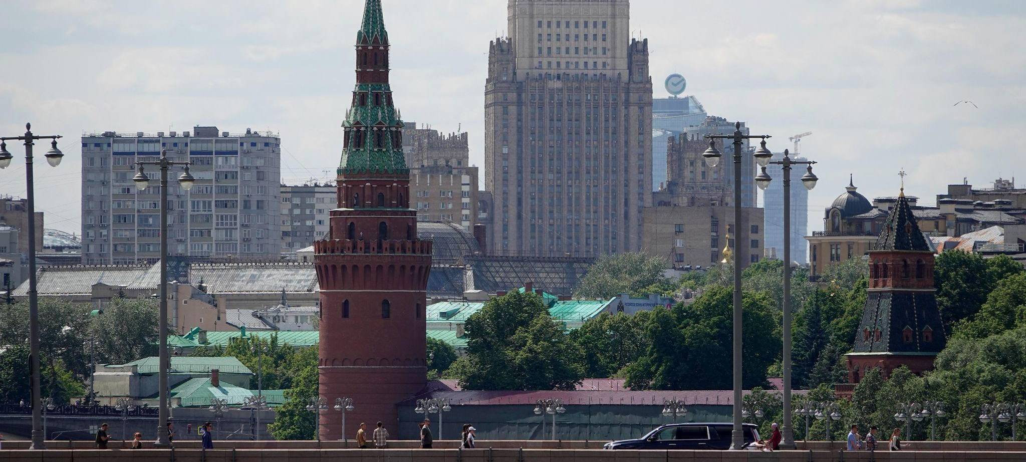 Moskau: Kremlturm und Außenministerium