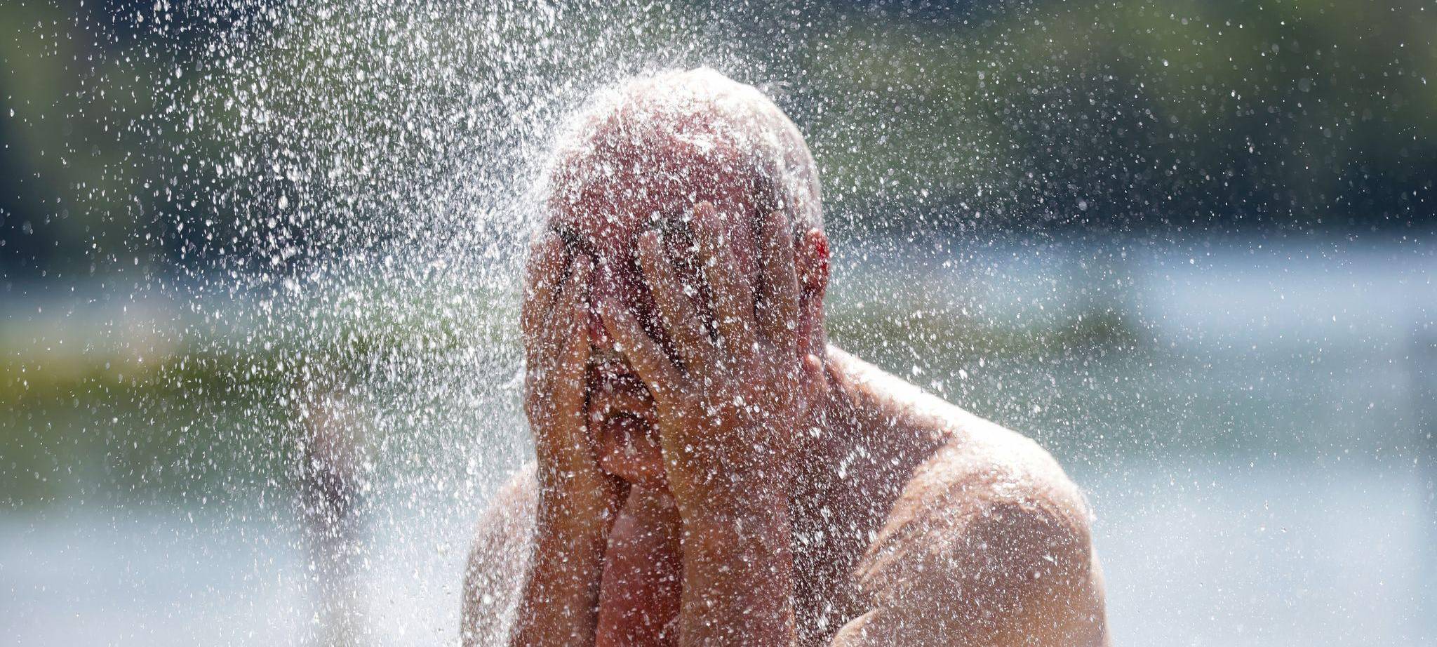 Dusche am Badesee