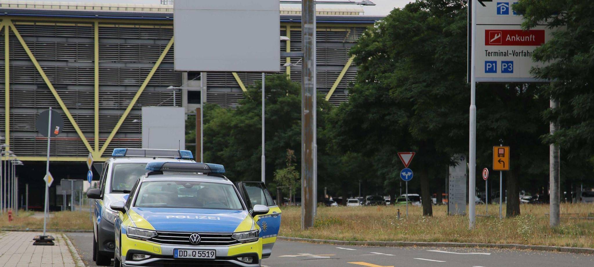 Polizei sichert Drohne bei ukrainischem Flugzeug in Leipzig