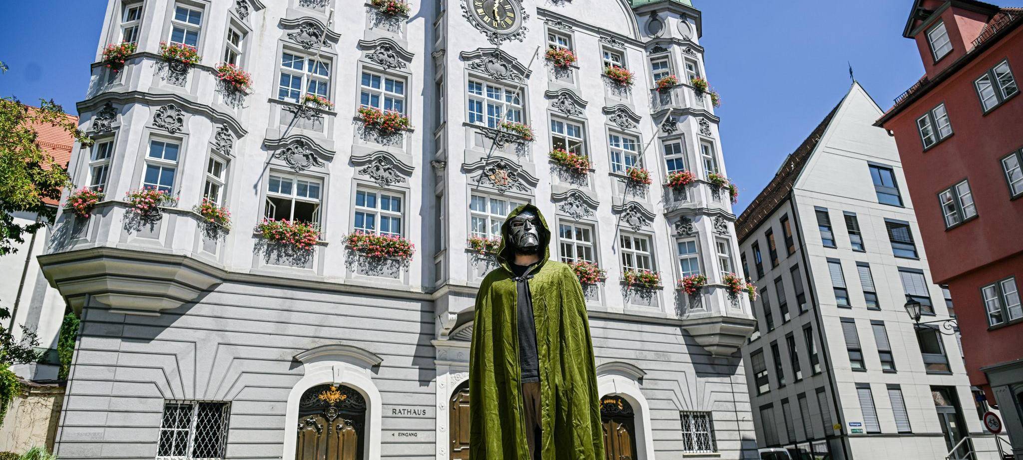 Memmingen lädt Marvel mit Humor-Video zum Avengers-Start ein