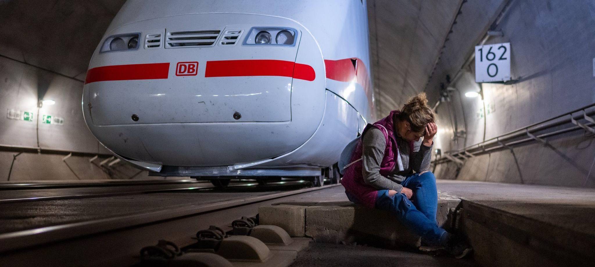 Übungseinsatz im Eisenbahntunnel Sandberg