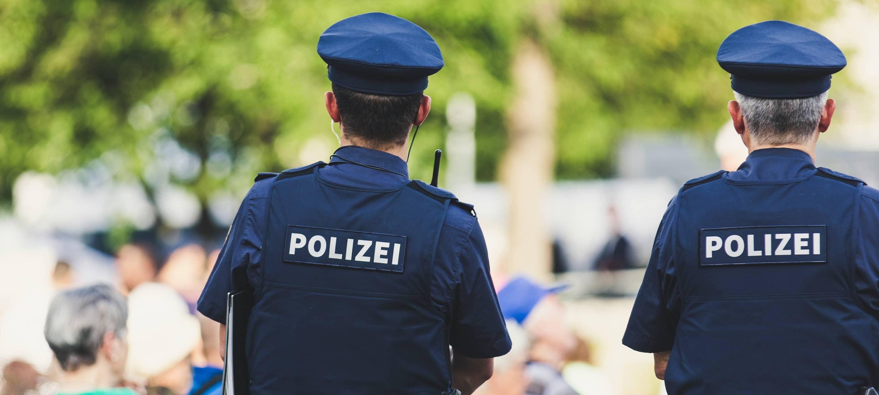 Zwei Polizisten